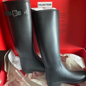 Hunter Original Refined Rain Boots size 8,  new in box.